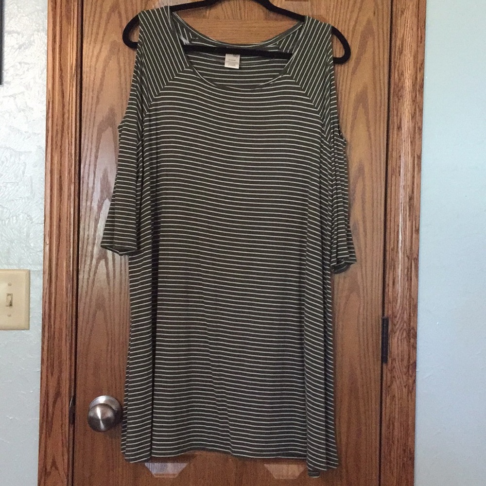 Women’s Cold Shoulder Top